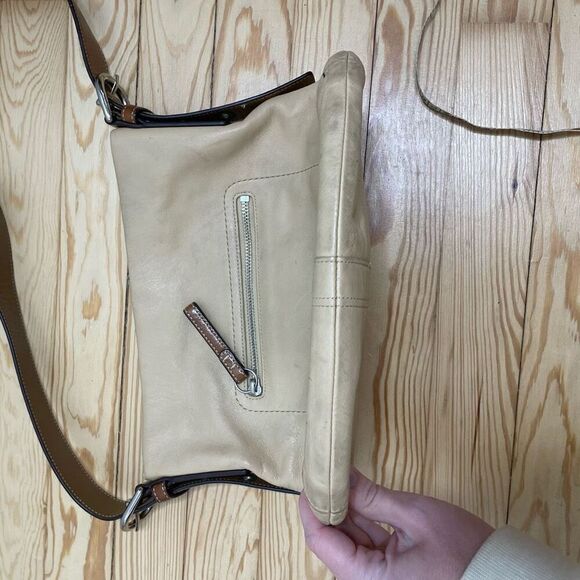 COACH BEIGE # k0782-f10938 ZIPPER OPEN LADIES LEATHER PURSE - SHOULDER BAG Tan - Picture 9 of 11